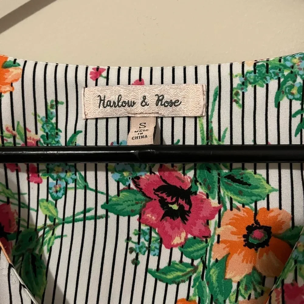 Harlow & Rose Bell Sleeve Blouse - Picture 3 of 3